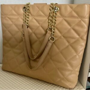 TALBOTS LARGE BEIGE QUILTED LEATHER TOTE STYLE BAG, W/DOUBLE CHAIN STRAPS EUC